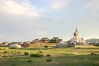 额尔德尼召庙(Erdene Zuu Monastery)是蒙古最古老、最大的喇嘛教寺庙。建造于1586年。